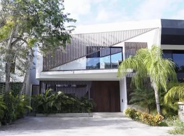 Casa · 545m² · 5 Recámaras · 2 Estacionamientos · Casa en Aldea Zama