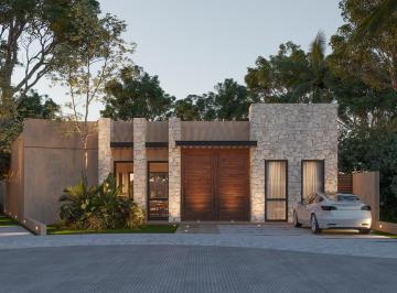 Casa · 135m² · 3 Recámaras · 2 Estacionamientos · Casa en Playa del Carmen