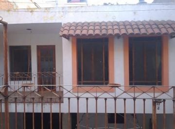 Casa de 3 habitaciones, San Pedro Tlaquepaque · En Venta Hermosa y Amplia Casa, Col. Toluquilla, Tlaquepaque, Esquina Adolph Horn