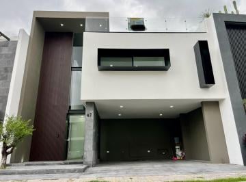 Casa · 230m² · 3 Recámaras · 2 Estacionamientos · Casa en Parque Sinaloa, Lomas de Angelópolis Lll.