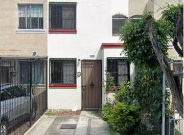 Casa de 3 habitaciones, Zapopan · Casa en Renta Frente a Parque Jardines del Valle Cerca Hospital San Jose