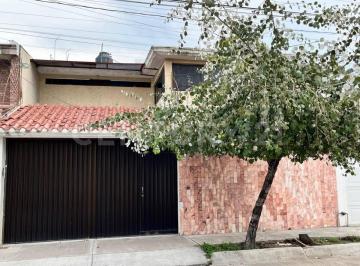 Casa · 235m² · 4 Recámaras · 1 Estacionamiento · Casa Amueblada en Renta en Prados del Sur