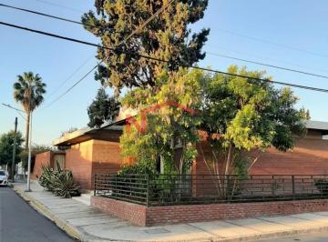 Foto principal · Venta de Casa en Esquina de Una Planta en República Oriente