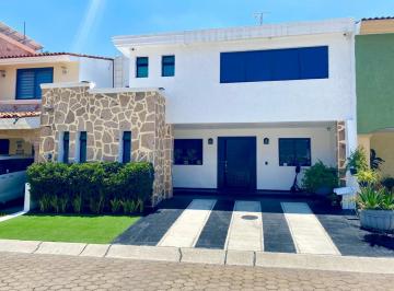 Casa · 248m² · 3 Recámaras · 4 Estacionamientos · Casa en Venta, Fracc. Virreyes Residencial, Zapopan, Jalisco.