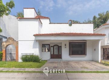Casa de 3 habitaciones, Zapopan · Casa en Venta en Callejon del Parque