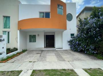 Casa en condominio · 265m² · 3 Recámaras · 2 Estacionamientos · Casa en Condominio en Centro Sur
