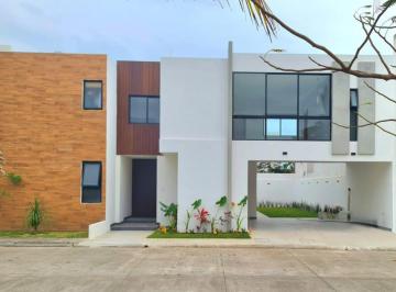 Casa en condominio de 4 habitaciones, Alvarado · Venta Casa de 267 m² de Construccion en Fracc Cerrado