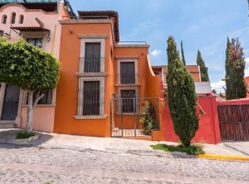Casa · 240m² · 4 Recámaras · 1 Estacionamiento · Casa Terra en Renta en San Miguel de Allende