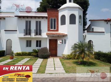 Casa · 3 Recámaras · 2 Estacionamientos · Casa - Fraccionamiento Country