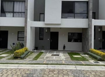 Casa · 131m² · 3 Recámaras · 2 Estacionamientos · Casa en Renta con Recámara en Planta Baja, Lomas 3, Incluye Mantenimiento, Lista en Julio