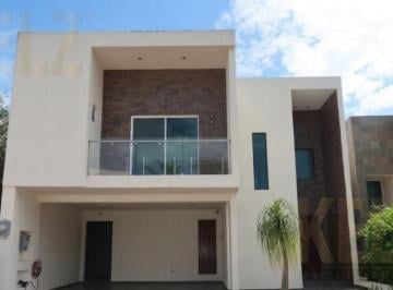 Casa · 300m² · 3 Recámaras · 2 Estacionamientos · Casa en Renta en Fracc Villas Náutico.