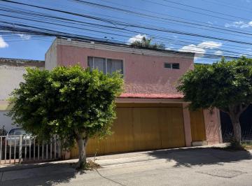 Casa de 5 habitaciones, Guadalajara · Casa en Venta de Oportunidad en Bosques de La Victoria, Guadalajara