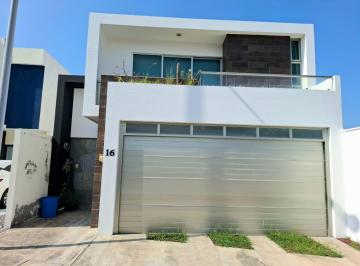 Casa · 210m² · 3 Recámaras · 2 Estacionamientos · Casa en Renta en Lomas de La Rioja