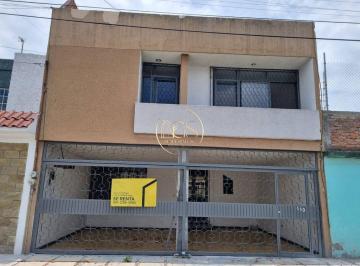 Casa · 146m² · 4 Recámaras · 2 Estacionamientos · Casa en Renta Emetria Valencia Celaya