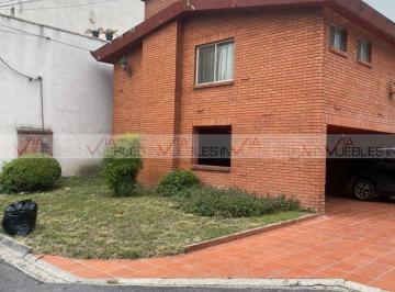 Casa · 370m² · 3 Recámaras · 6 Estacionamientos · Casa en Venta en Olímpico