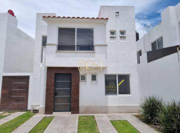 Casa en condominio · 126m² · 3 Recámaras · 2 Estacionamientos · Casa en Renta Puerta de Piedra Celaya