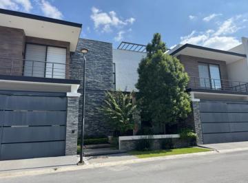 1 · Casa Amplia Amueblada con Alberca en Venta en La Encomienda, Escobedo