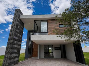 Casa de 4 habitaciones, León · Excelente Residencia en Venta 4 Recámaras en La Campiña del Bosque con Alberca