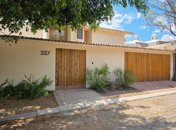 N/A · Venta Casa en Jurica con Recámara en Planta Baja y Cuarto de Servicio