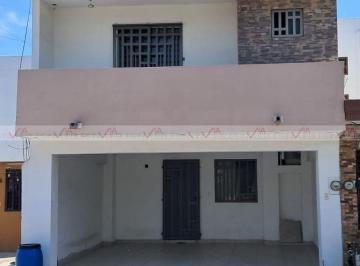 Casa · 159m² · 4 Recámaras · 2 Estacionamientos · Casa en Venta en Juárez