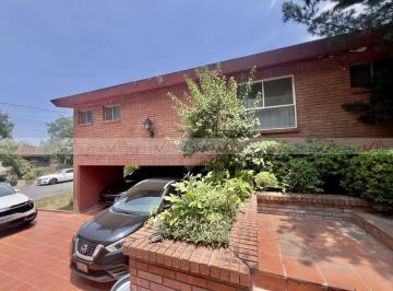 Casa · 370m² · 3 Recámaras · 6 Estacionamientos · Casa en Venta en Olímpico