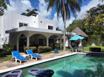 Casa de 5 habitaciones, Cancún · Casa en Venta en Cancún con Alberca Privada Col. Doctores Bonfil