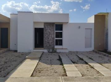Casa · 180m² · 2 Recámaras · 2 Estacionamientos · Casa Catania