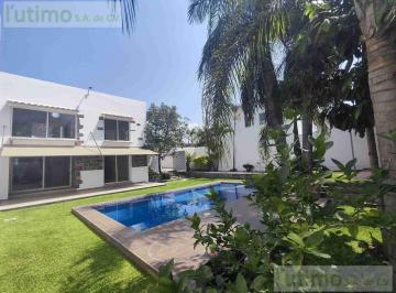 Casa · 350m² · 3 Recámaras · 4 Estacionamientos · Casa con Alberca Fraccionamiento Tiscareño, Zonadorada, Cuernavaca