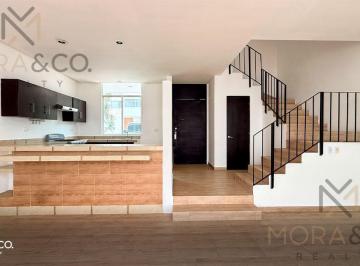 Casa · 180m² · 3 Recámaras · 2 Estacionamientos · Casa en Venta en Arbolada con Alberca | 3 Recámaras y 3 Niveles