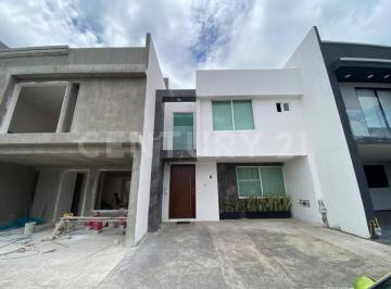 Casa · 205m² · 2 Recámaras · 2 Estacionamientos · Casa en Renta en La Antigua Cementera 2 Recámaras con Vestidor