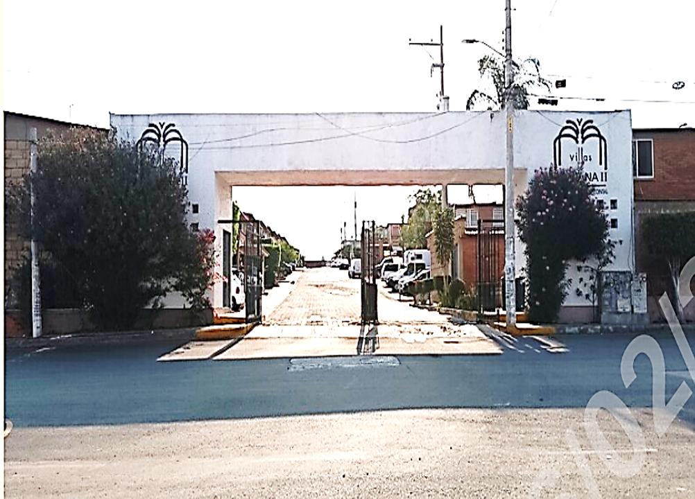 Casa de Dos Niveles con Superficie de Terreno de 108 m&sup2; con 3 Recámaras en Venta en Villa Fontana