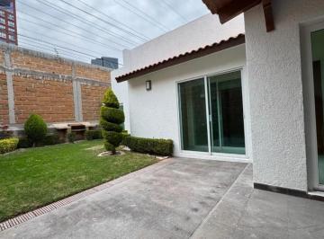 Casa · 300m² · 2 Recámaras · 3 Estacionamientos · Casa en Villantigua