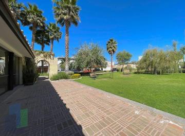 b9c7316ca67574d151e59a51f66ac6158d4a1633ad59cc251d4b9c3b45b53a2b · Casa en Venta / Renta en Arco de Piedra Jurica