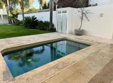 64c89e7c682d1f762fcb4e467d745fe3eb7a89b447bd047afd94911bc5539f7d · Villas del Mesón | Venta Casa de Una Planta, Gran Jardín y Jacuzzi