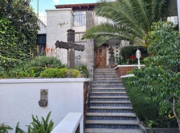 Casa · 550m² · 4 Recámaras · 3 Estacionamientos · Casa en Venta en Jardines del Pedregal