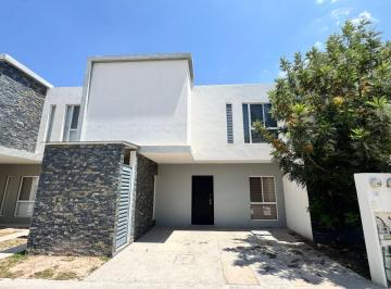 Casa de 3 habitaciones, San Luis Potosí · Casa en Venta en Privada Cantera 2 en Villa de Pozoz Amplia y Baños Completos en Todas Las Recamaras