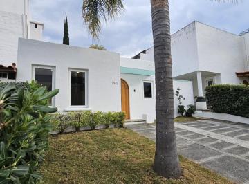 Casa · 94m² · 2 Recámaras · 2 Estacionamientos · Una Planta, Amplio Jardin, Bosques Tres Marias