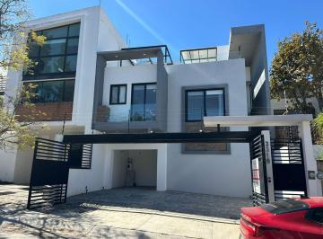 Casa · 5 Recámaras · 3 Estacionamientos · Casa en Venta