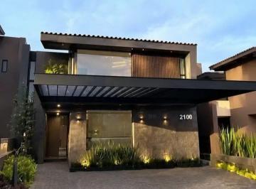 Casa de 3 habitaciones, Morelia · Casa de Venta Club Altozano Morelia