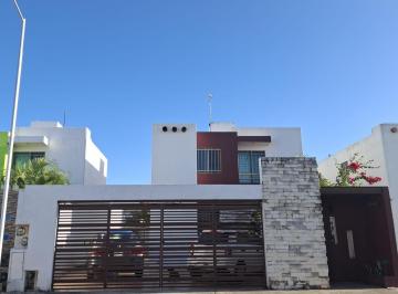 Casa de 3 habitaciones, Mérida · Casa en Venta en Los Heroes, Merida Yucatan