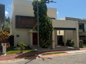 Casa en condominio de 3 habitaciones, Cancún · Casa en Estilo Moderno de Doble Terreno con Alberca en Residencial Cumbres