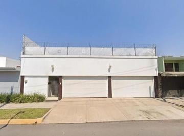 Casa de 5 habitaciones, Emiliano Zapata · Casa de 538 m² con 5 Recámaras en Venta en Fraccionamiento Burgos