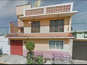 Casa de 4 habitaciones, Nezahualcóyotl · Casa en Venta en Nezahualcoyotl Cerca de Aeropuerto