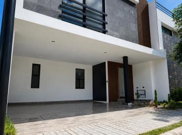 Casa · 240m² · 3 Recámaras · 2 Estacionamientos · Casa - Fraccionamiento Lomas de Angelópolis