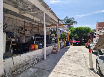 Local comercial de 3 habitaciones, Tlajomulco de Zúñiga · Amplia Propiedad Comercial con Doble Acceso y Excelente Ubicación en La Tijera