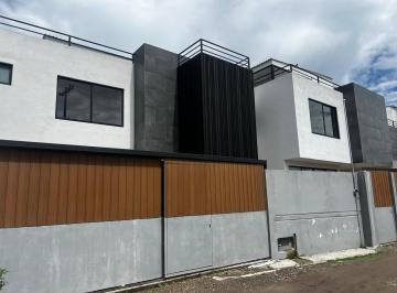 Casa · 320m² · 4 Recámaras · 4 Estacionamientos · Casa en Renta