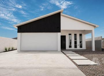 Casa · 220m² · 4 Recámaras · 2 Estacionamientos · Casa en Residencial Leones