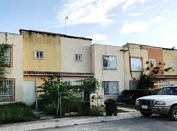 Casa de 2 habitaciones, Cancún · Casa de Dos Niveles con Superficie de Terreno de 73 m² con 2 Recámaras en Venta en Real Las Quintas