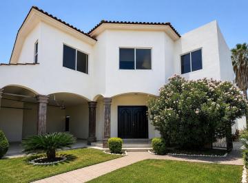 Casa · 328m² · 3 Recámaras · 2 Estacionamientos · Casa en Fraccionamiento Valle Real Primer Sector