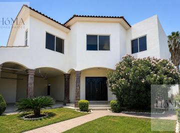 Casa · 328m² · 3 Recámaras · 2 Estacionamientos · Casa en Fraccionamiento Valle Real Primer Sector